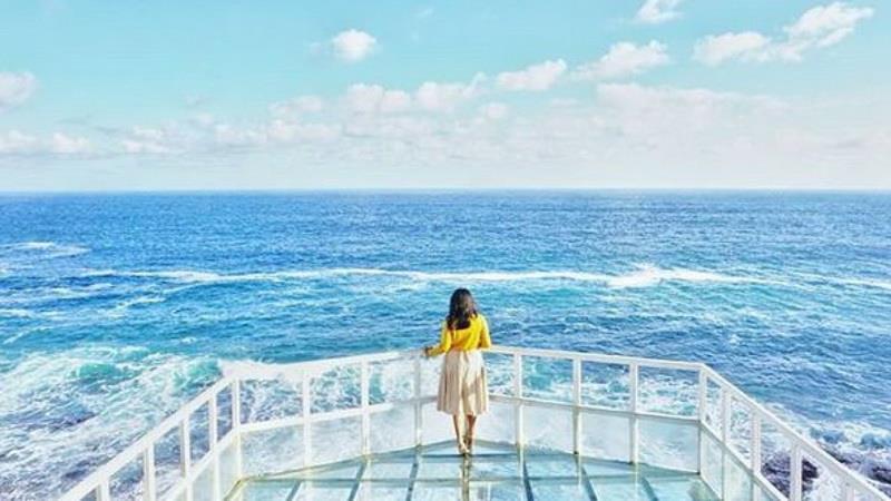 Gunung Termbang Beach (Pantai Gunung Termbang)