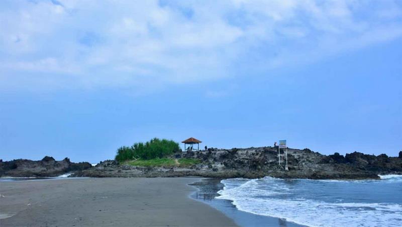 Karang Paranje Beach (Pantai Karang Paranje)